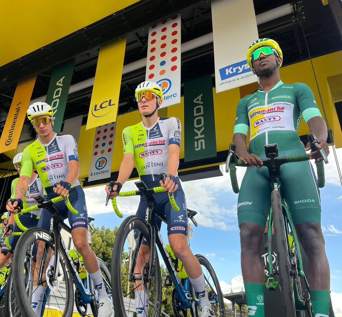 LottoIntermarch's tweet photo. Ready to defend the green jersey 💚 #TDF2024 https://t.co/uJjcqndl6B