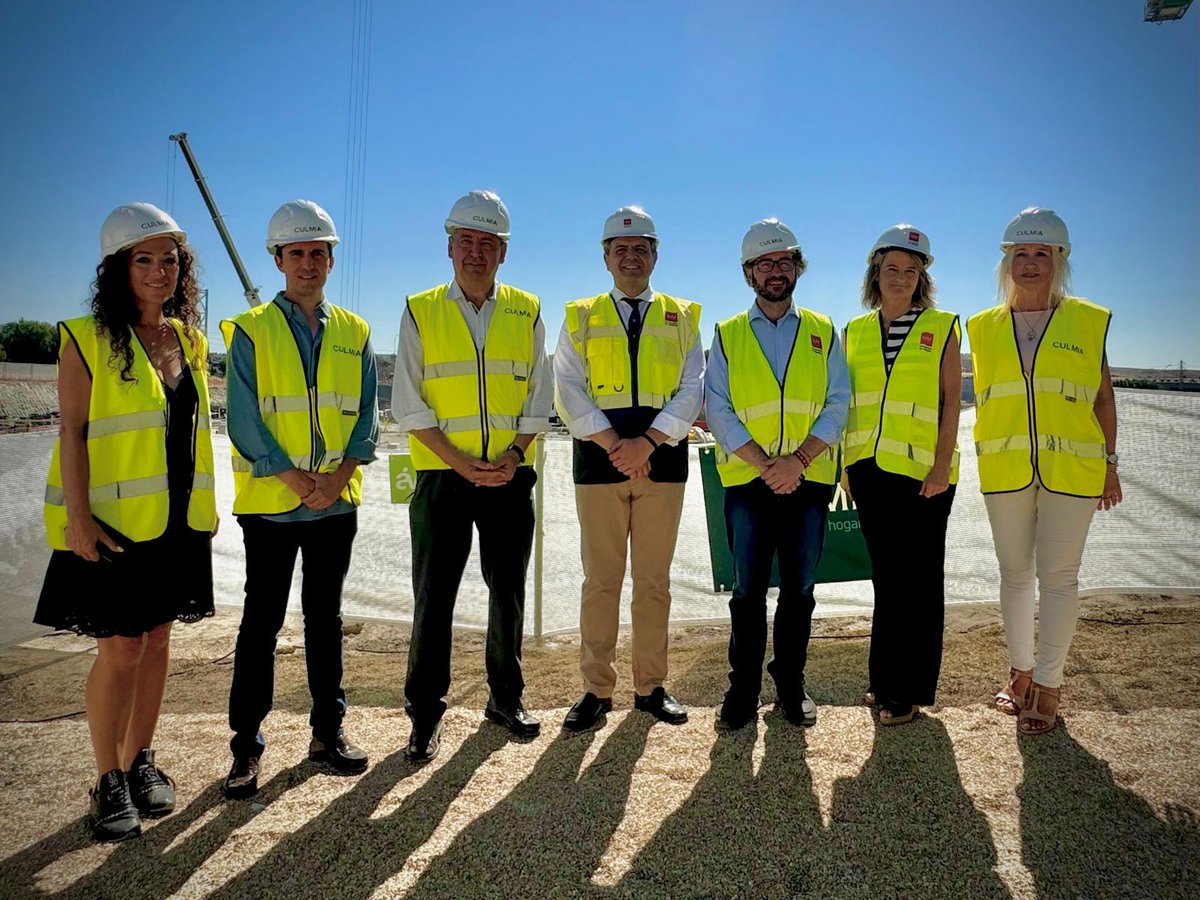 AytoPinto's tweet photo. 🏗️El Alcalde @Aguado_pp y el Consejero @jorgerodrigodo visitan el inicio de las obras del Plan Vive en Pinto 

🏘️422 viviendas (@viviendaCMadrid) con alquileres asequibles que serán una realidad esta legislatura

📰Más información👉https://t.co/LlZdZd8Gtl https://t.co/G5wPNjoZSV