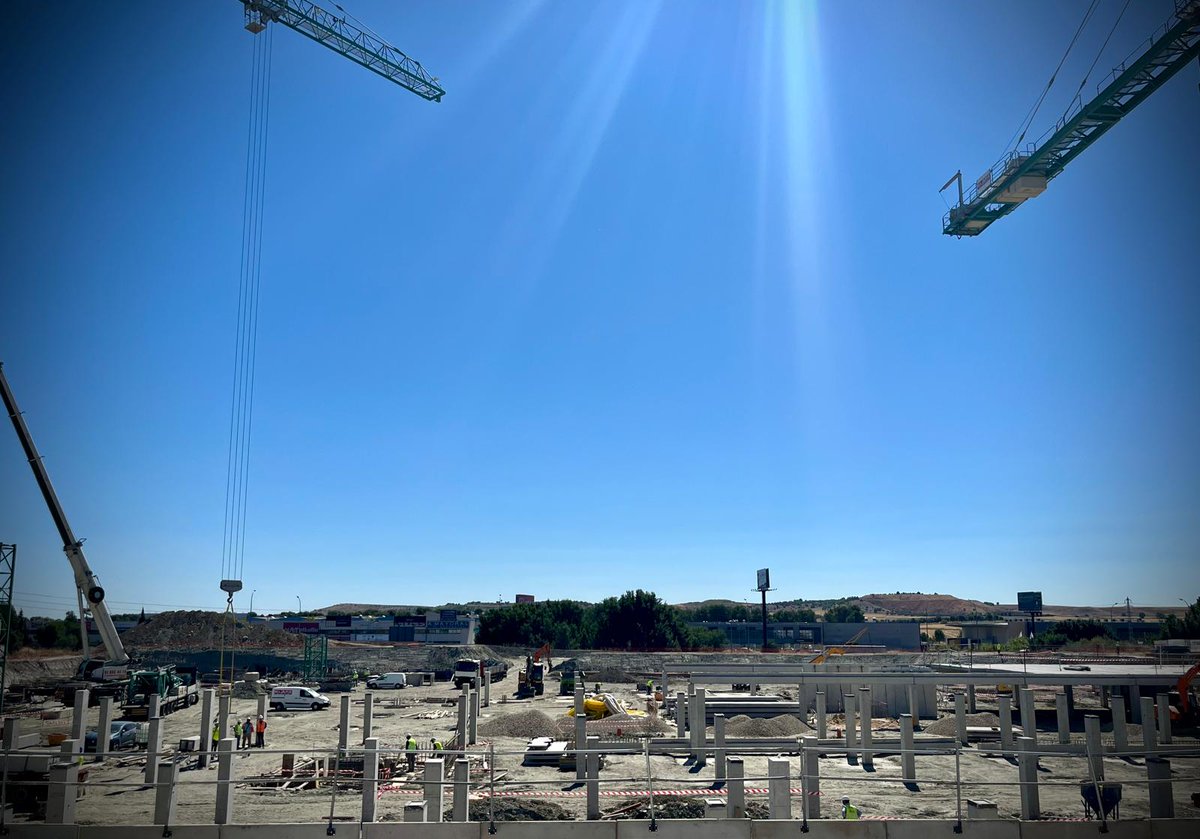 AytoPinto's tweet photo. 🏗️El Alcalde @Aguado_pp y el Consejero @jorgerodrigodo visitan el inicio de las obras del Plan Vive en Pinto 

🏘️422 viviendas (@viviendaCMadrid) con alquileres asequibles que serán una realidad esta legislatura

📰Más información👉https://t.co/LlZdZd8Gtl https://t.co/G5wPNjoZSV