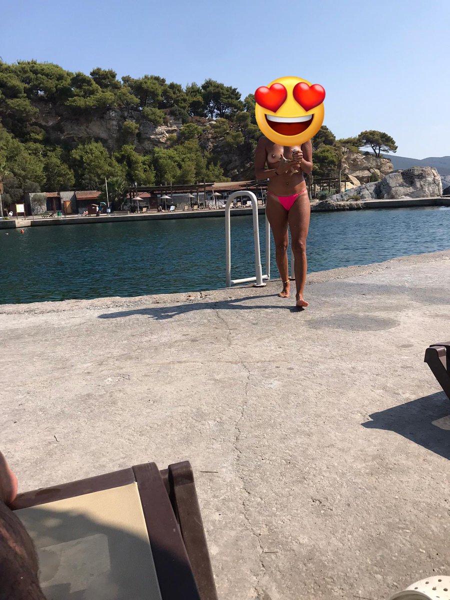 Heryaz olduğu gibi bu yazda üstsüz show'a devam
#hotwife #üstsüz #withoutbra #wife #bodrum #kuşadası #antalya #cuckold