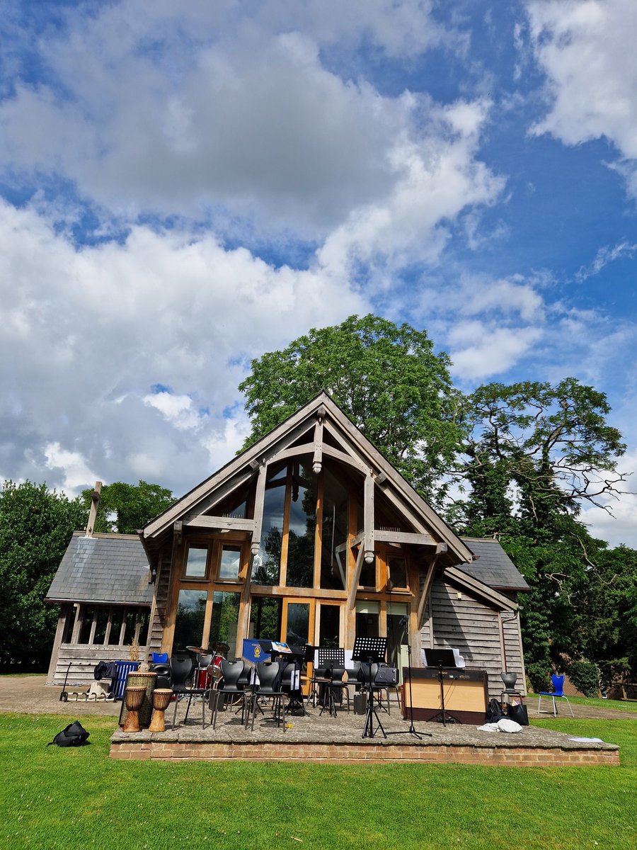 The sun is shining and the concert will be outside!

5:30 BBQ
6:30 Concert!