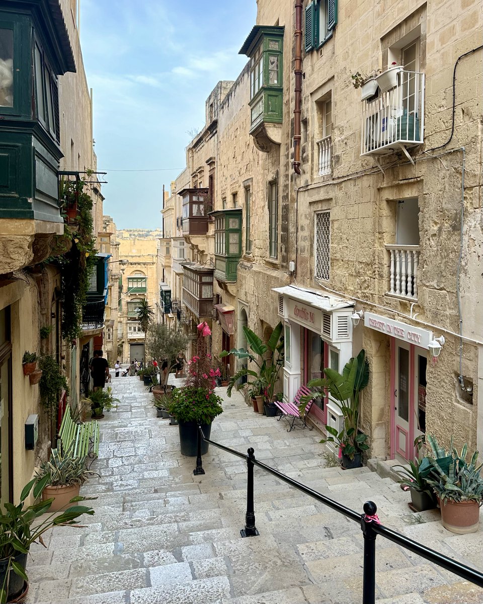 Explore the picturesque streets of Valletta, surrounded by vibrant colours and history.

✨Just 10 minutes away from Grand Harbour Marina
🏰Dive into the 16th-century

➡️ Book your spot now! cnmarinas.com/book-a-berth

#cnmarinas #mymarina #malta #mediterranean