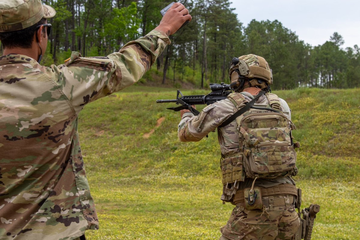 4thInfDiv's tweet photo. Staying lethal is key to our mission. Ivy Soldiers exemplify precision, strength, and readiness every day. 💪
#TacticalThursday #StayLethal #IvySoldiers #MissionReady https://t.co/fKwZQejlZf