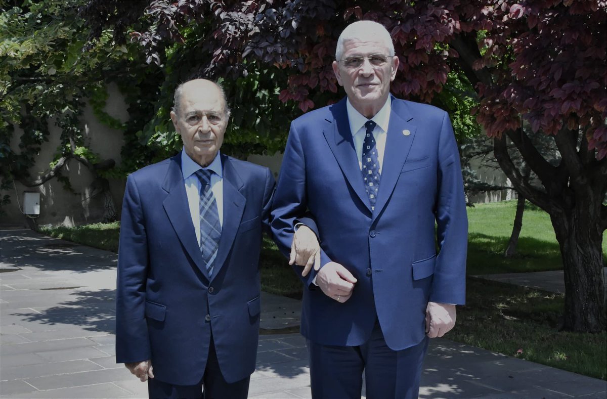 İyiparti Genel Başkanı Sn Musavat DERVİŞOĞLU 10.Cumhurbaşkanımız Sayın Ahmet Necdet Sezer’i ziyaret etti Mardin il Başkanlığı
<a href="/MDervvisoglu/">Musavat Dervişoğlu</a> <a href="/iyiparti/">İYİ Parti</a>