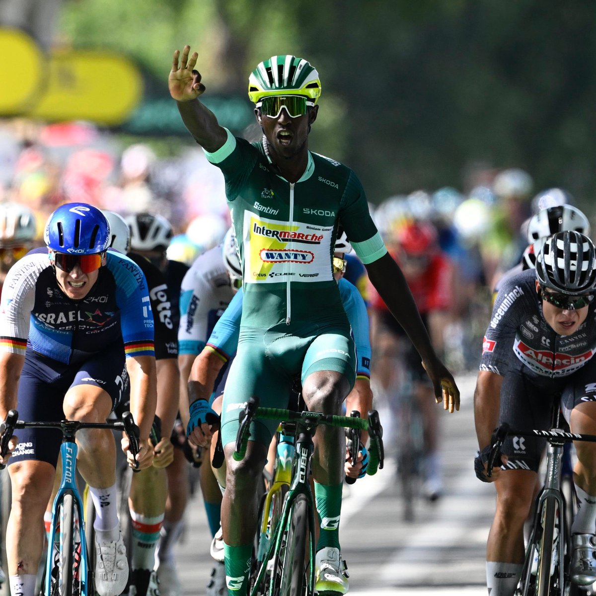 HAT-TRICK🥇🥇🥇

Biniam Girmay, King of the Sprint 💚🇪🇷

#TDF2024
