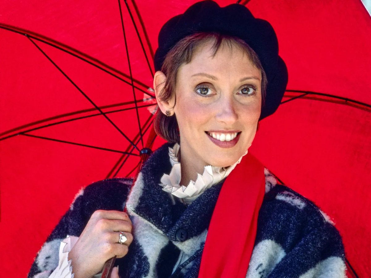 miguelaraizac's tweet photo. Shelley Duvall, de las actrices más icónicas de la historia del cine, acaba de fallecer a sus 75 años. 

Después de ser descubierta por Robert Altman, colaboró con el director en siete películas. Alcanzó otro nivel de fama con su grandiosa y controversial actuación en The Shining de Stanley Kubrick. Trabajó con una variedad de directores aclamados hasta retirarse en el 2002. Además de ser una gran actriz, demostró ser un gran ser humano en varias entrevistas que dio durante los últimos años de su vida. 

Una enorme pérdida