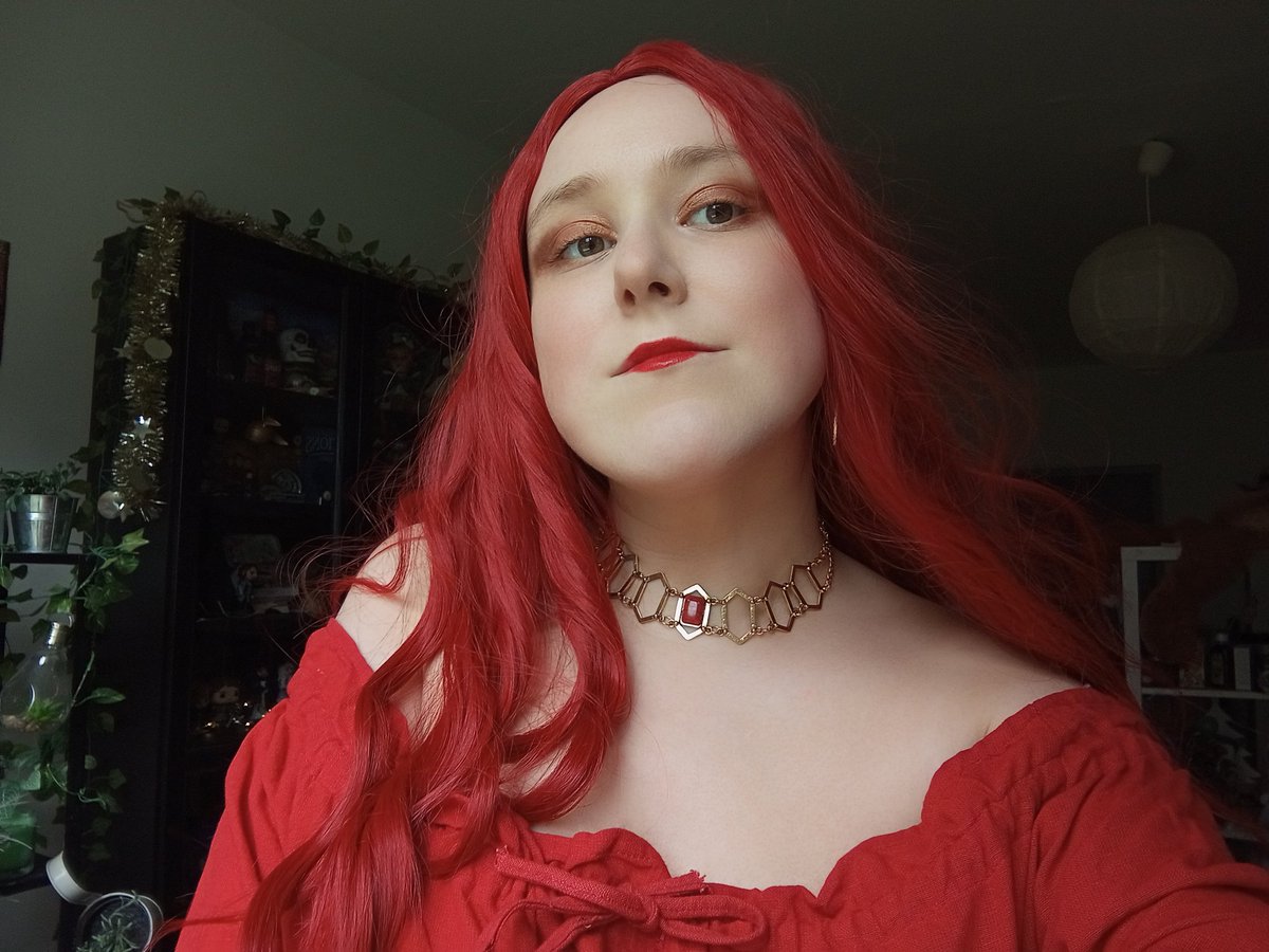 Britishumbrell1's tweet photo. #melisandre #cosplay #GameOfThrones
#redwitch #redpriest 

У меня есть платье х) еще куплю другой пояс. И может ожерелье возьму другое. https://t.co/fTW1e2aiOp