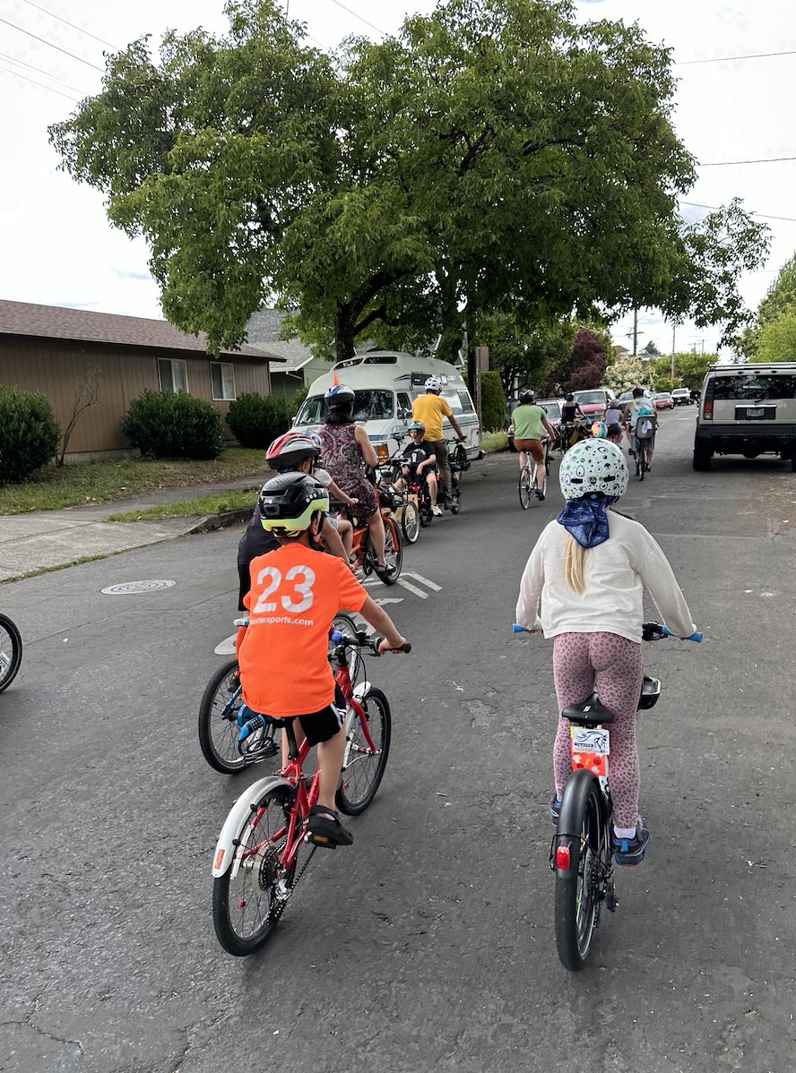 RepKhanhPham's tweet photo. @PBOTinfo @ROSECDC @OregonWalks @crestonpta Bike bus rides give me so much appreciation for the parents and families in our community, and leaves me energized to work with advocates, educators and my colleagues to fight for this vision of a network of safer streets to schools, for parents and students alike. https://t.co/UaO5N9SjxP