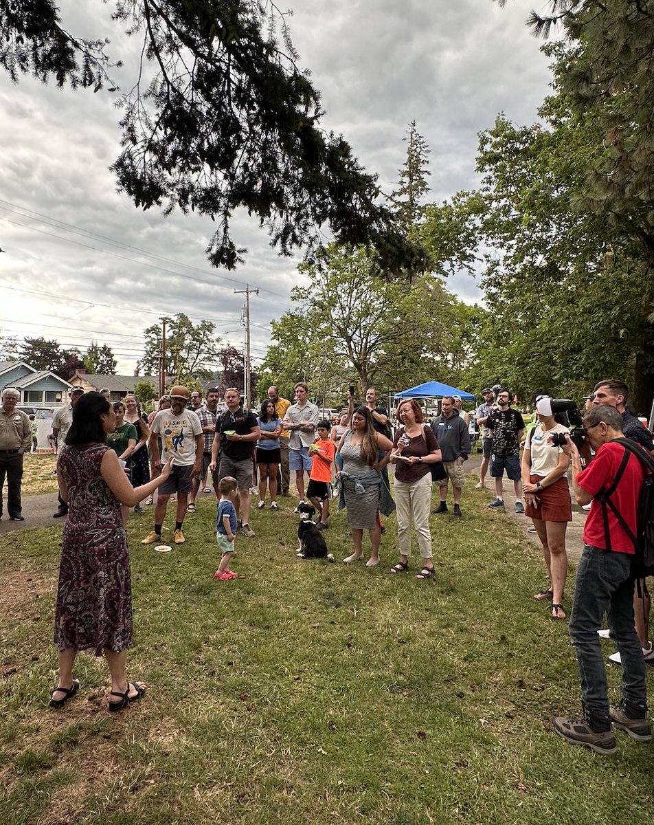 RepKhanhPham's tweet photo. @PBOTinfo @ROSECDC @OregonWalks @crestonpta Families across the state deserve similar investments for safer ways to bike and walk to school. 

The wildly successful Safe Routes to School program established in HB 2017 must be expanded in next year's transportation package to fully meet the statewide need. #orleg #orpol https://t.co/DVRuthPjom