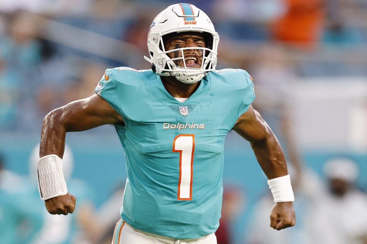 MLFootball's tweet photo. REMARKABLE: Only 7 quarterbacks have been the #NFL season leader in passing yards, yards per attempt &amp; passer rating in the same season. 

TUA TAGOVAILOA 
Dan Marino
Tom Brady
Peyton Manning
Drew Brees
Kurt Warner
Philip Rivers

A LEGENDARY GROUP TUA IS WITH🤯

(Via @NFLResearch) https://t.co/6Bwi3Nb5dP