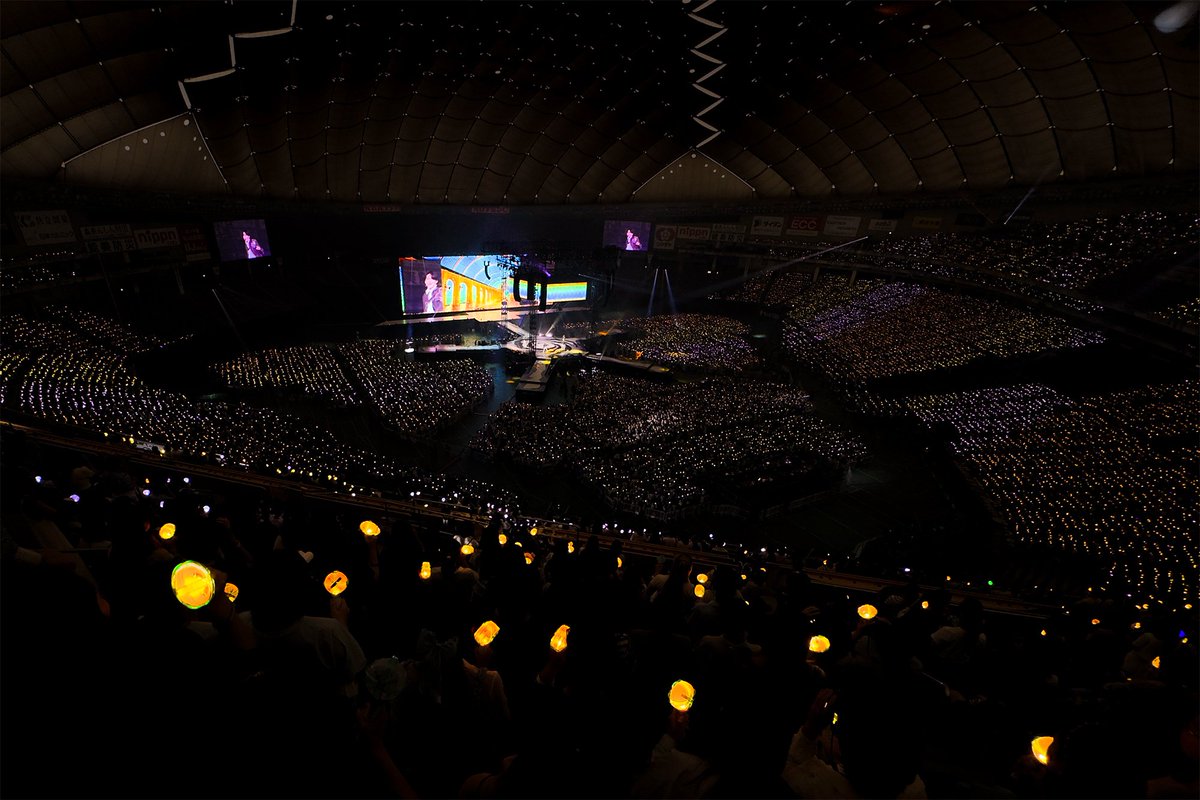 kijoon9's tweet photo. เปนภาพที่ขนลุกมาก ;-; คอนทีเร้กครั้งแรกที่โตเกียวโดม โฮรรรรรรรรรรรรรรรรรรรรรรรรรรร T    T อัยห้าหน่อน้อยๆของโมอามีคนรักมากมายขนาดนี้แล้วอะะะะ https://t.co/cHxrFVn1Rf
