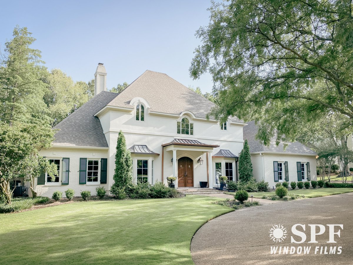 SPFWindowFilms's tweet image. The installation of the 3M Window Film has not only improved the visual appeal of this house but also provided practical benefits. The film offers increased privacy, reduces glare, and enhances energy efficiency by helping to regulate the temperature inside the home.