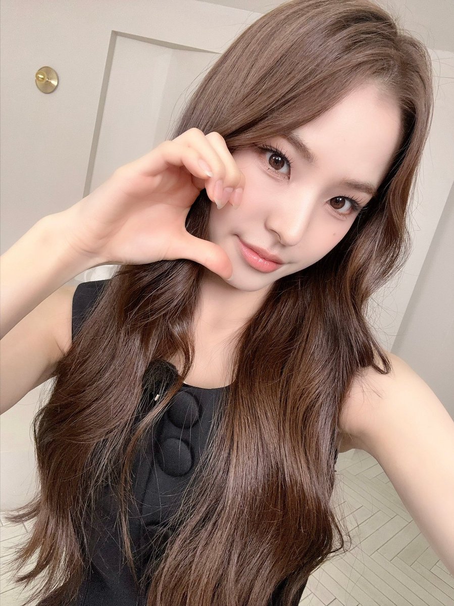 iznapic's tweet photo. mai plus chat update 🤎

#izna #이즈나 https://t.co/QepMAdE5Up