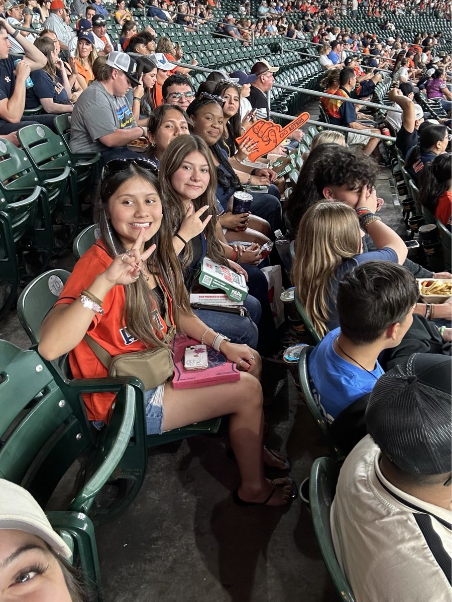 MaydeCreekFFA's tweet photo. Rounded out Day 1 with an @astros win!!
๐งกโพ๏ธ๐ท
Doesn't get much better than that!!
#rpnd #rampride #texasffa #Houston https://t.co/eTSUO2Xgan