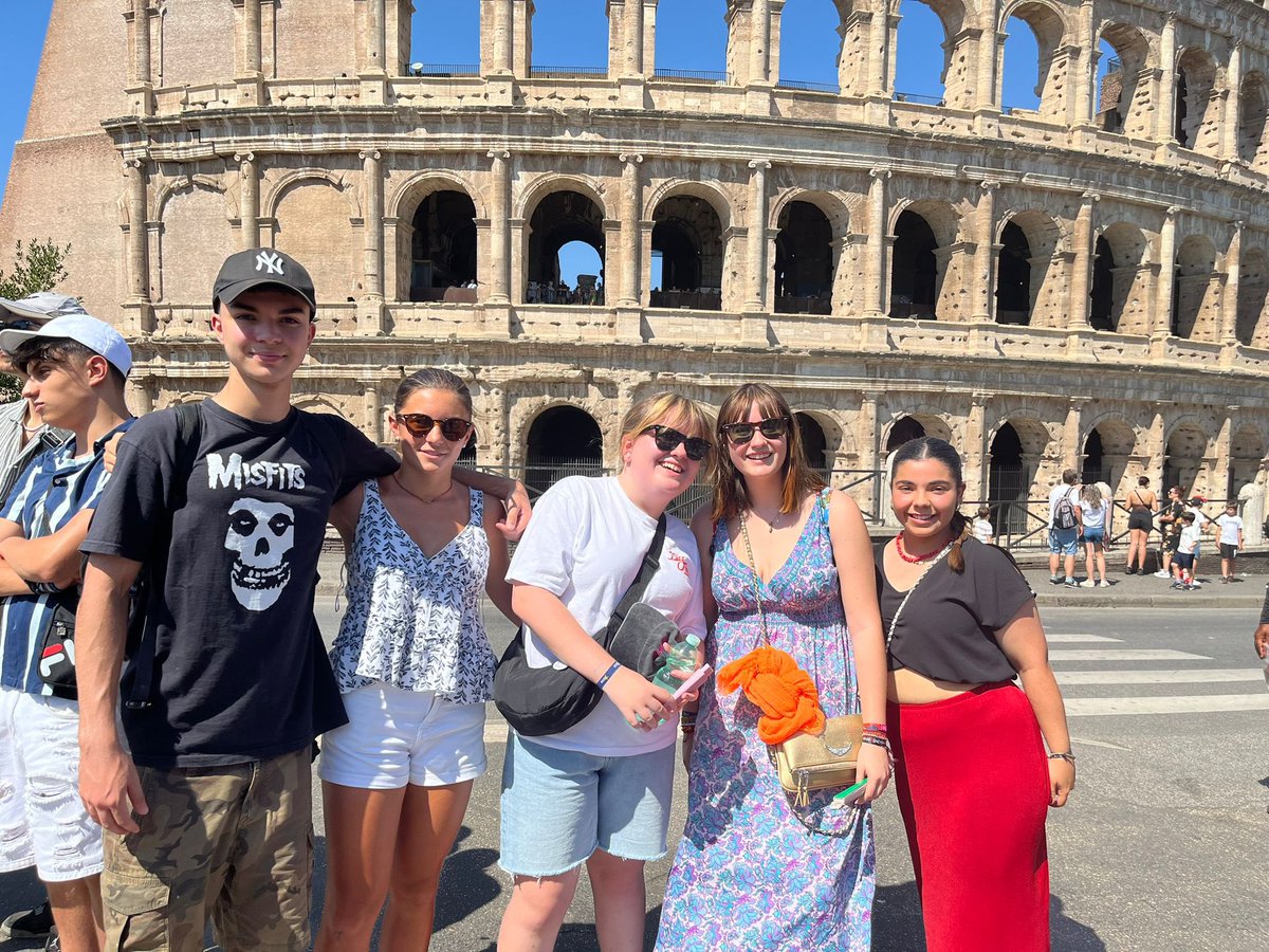 sallejovensdr's tweet photo. 🗣️No podemos hacer spoiler…
Así que solo os diremos que
🛫#RomaExperience @SalleJovenVA es
🔝único,
©️irrepetible,
®️inolvidable
y que no te lo puedes perder 🫂
#GruposCristianos #Bach @LaSalleSdr
#laPastoralmola💙💛
#SomosLaSalle💫 https://t.co/ZIY9i3Ea5e