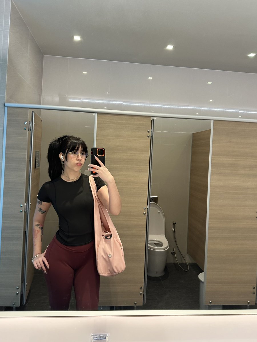 cuntry girl tweet media