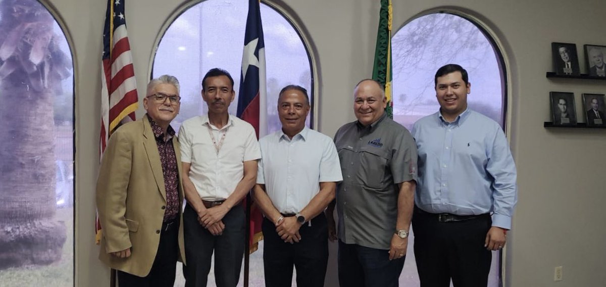 sedeconld's tweet photo. El C.P. Pedro Díaz Puerto Director de Desarrollo Industrial y Comercio Exterior del @gobnld asistió a una reunión con miembros del Laredo Economic Development Corporation con la finalidad de concretar una sinergia para mejorar alianzas comerciales y explorar nuevos proyectos. https://t.co/hYhiuvX2DO