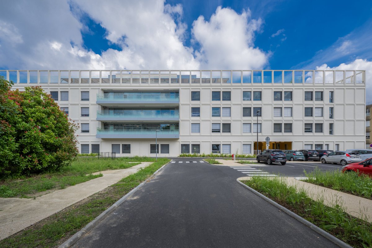 Spiebatignolles's tweet photo. [CŒUR D’OUVRAGE #LieuxDeVie] – Bâtiment dédié aux soins longue durée à l’Hôpital Émile Roux AP-HP à Limeil-Brévannes en service 🏥✅

Spie batignolles ile-de-france signe une nouvelle référence hospitalière pleinement réussie dans le Val-de-Marne !

Infos👉https://t.co/rRQq96Qg0v https://t.co/U0IoUZMt66