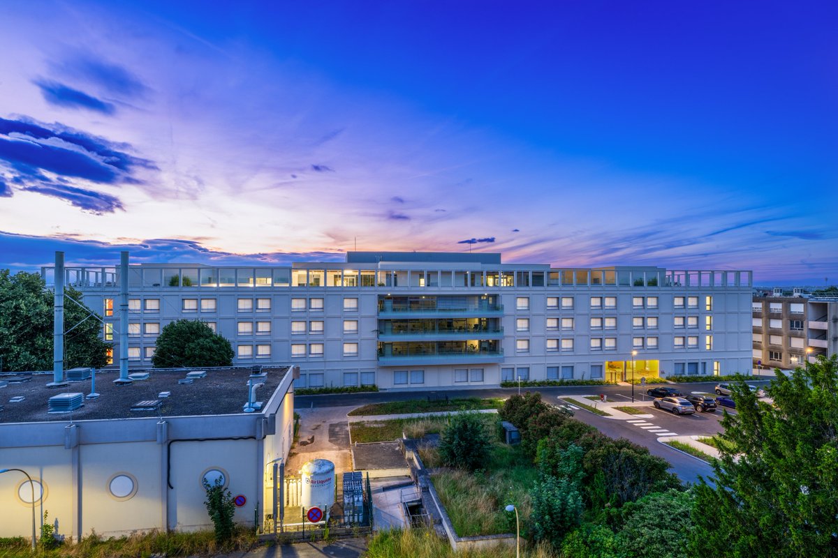 Spiebatignolles's tweet photo. [CŒUR D’OUVRAGE #LieuxDeVie] – Bâtiment dédié aux soins longue durée à l’Hôpital Émile Roux AP-HP à Limeil-Brévannes en service 🏥✅

Spie batignolles ile-de-france signe une nouvelle référence hospitalière pleinement réussie dans le Val-de-Marne !

Infos👉https://t.co/rRQq96Qg0v https://t.co/U0IoUZMt66