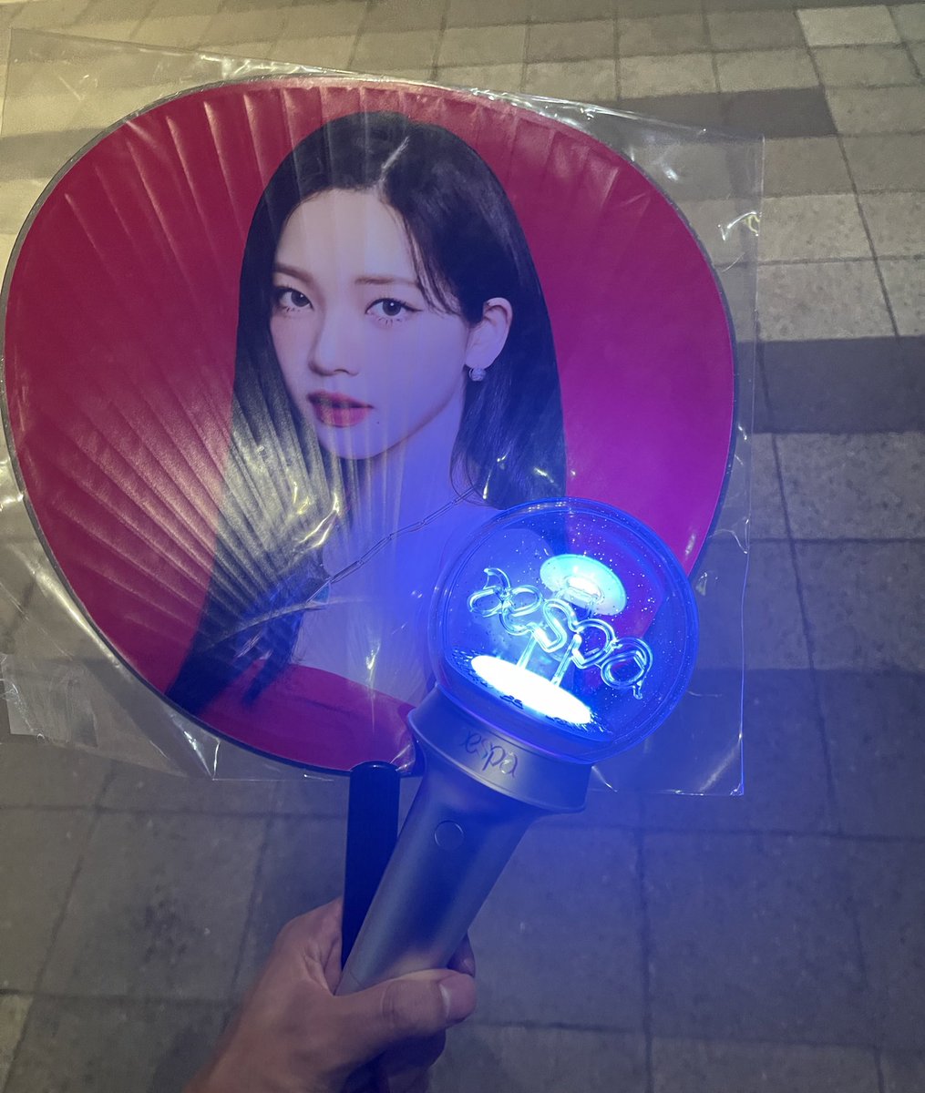 まなと tweet media