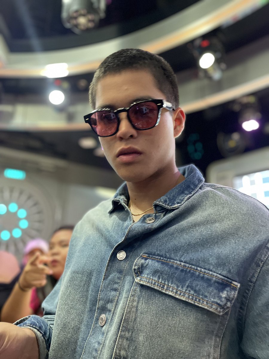 Kylitofrvr's tweet photo. @MaybellinePH @kyle_echarri Pogi so much hehe 

#MaybellinePH , #VinylxKyle, #KyleEcharri https://t.co/DKxgQItnd3