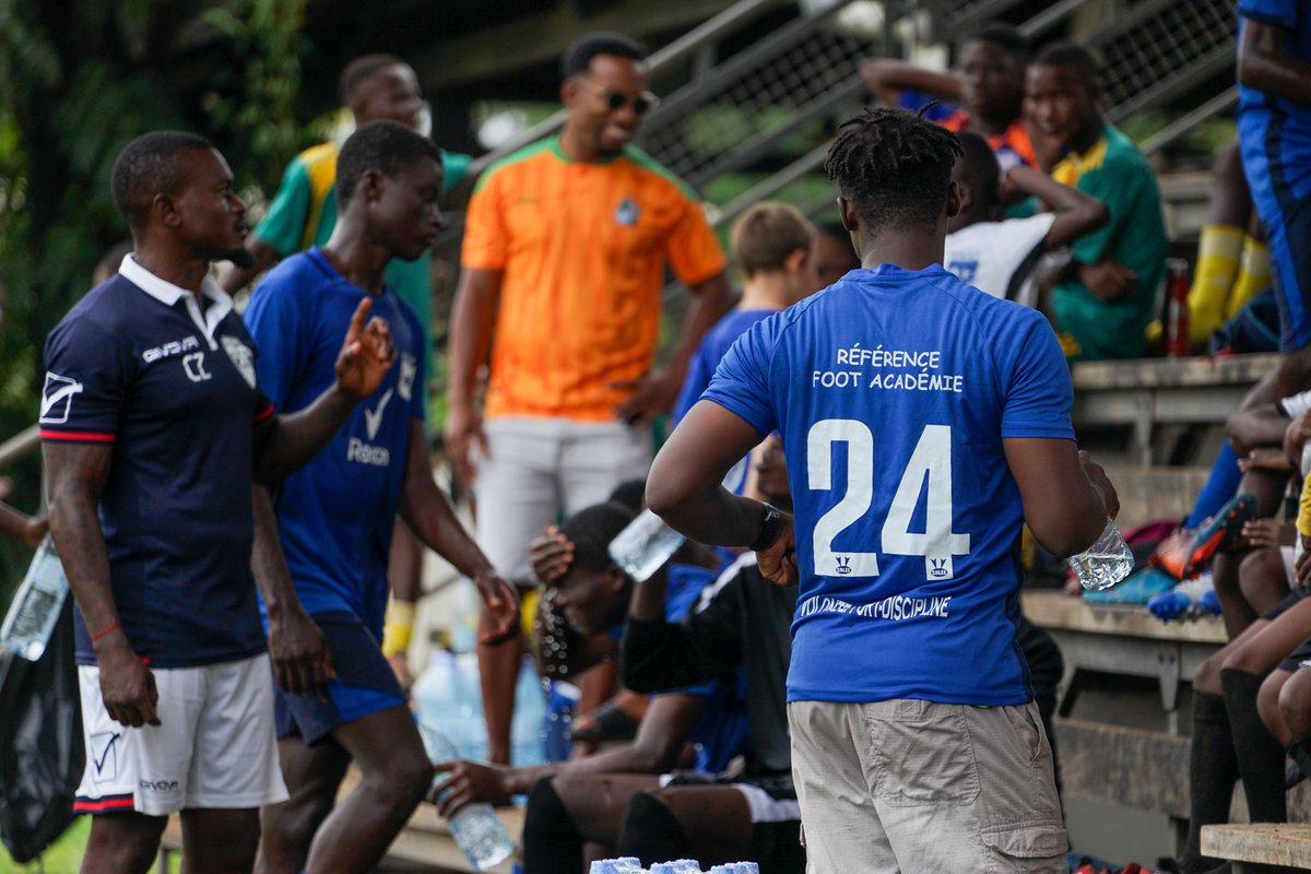 DLIAI_Officiel's tweet photo. Plusieurs équipes abidjanaises et les équipes du 43eBIMA ont participé à un tournoi de ⚽️ sur le camp militaire de Port Bouët.

Organisé par le club sportif et artistique des EFCI, ce tournoi a permis aux participants de partager un beau moment de cohésion !

#OnEstEnsemble🇨🇮🇨🇵 https://t.co/rqFIXa00zo