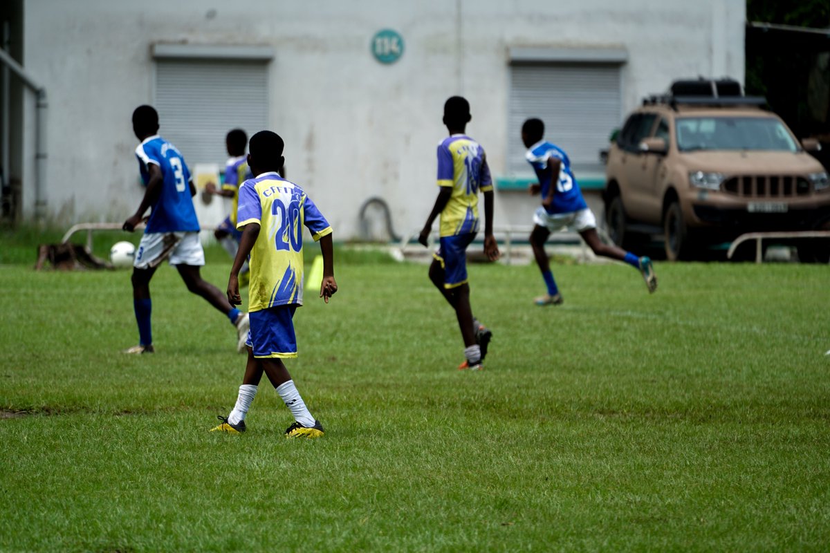 DLIAI_Officiel's tweet photo. Plusieurs équipes abidjanaises et les équipes du 43eBIMA ont participé à un tournoi de ⚽️ sur le camp militaire de Port Bouët.

Organisé par le club sportif et artistique des EFCI, ce tournoi a permis aux participants de partager un beau moment de cohésion !

#OnEstEnsemble🇨🇮🇨🇵 https://t.co/rqFIXa00zo