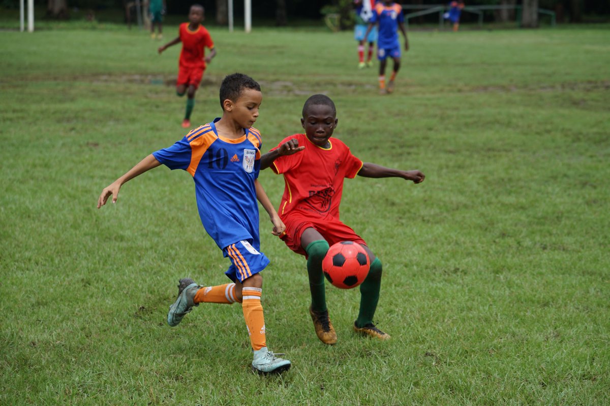 DLIAI_Officiel's tweet photo. Plusieurs équipes abidjanaises et les équipes du 43eBIMA ont participé à un tournoi de ⚽️ sur le camp militaire de Port Bouët.

Organisé par le club sportif et artistique des EFCI, ce tournoi a permis aux participants de partager un beau moment de cohésion !

#OnEstEnsemble🇨🇮🇨🇵 https://t.co/rqFIXa00zo