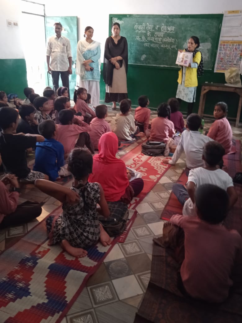 Archana78502202's tweet image. एम्बेड परियोजना के तहत  कानपुर नगर में मोती नगर 
बस्ती डेगू और मलेरिया के बारे में जानकारी दी 
 #MalariaFreeIndia
#Embed2Endmalaria 
#Malaria
#Dengue 
#DengueFreeIndia
@sammaansingh
@sksomya
@rajesh_amh