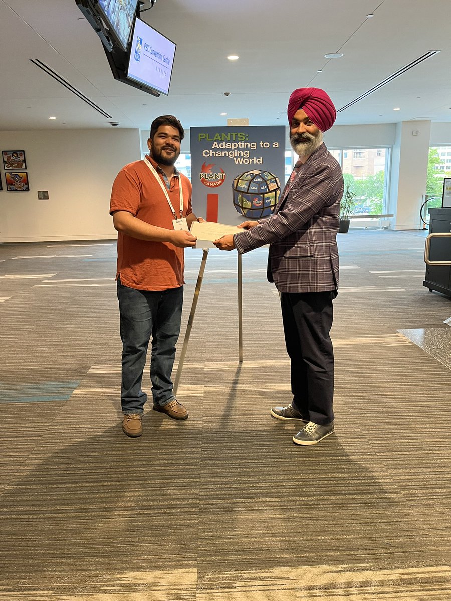 swansong499's tweet photo. Honored to be recognized for our ongoing project on genomic selection for winter hardiness and FHB resistance in winter durum wheat. Sincerest thanks to CSA @AgronomyCanada for the award.
#PlantCanada2024β¨#1stPlaceStudentOralPresentation https://t.co/y5dzCoPUxf