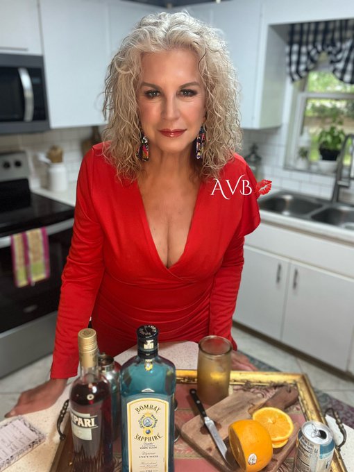 Would you like to view my weekly cocktail series? Here's the link . https://t.co/gNZlggnRFH https://t<a href="/tag/newprofilepic"class="tags"><span>#newprofilepic</span></a>
