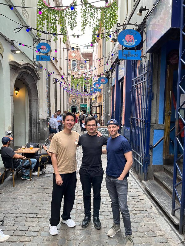 yzilabs's tweet photo. Our Investment team is still in beautiful #Brussels – drop us a note at team@binancelabs.io if you’re in town and want to connect 😌 https://t.co/HgOw47IkrN
