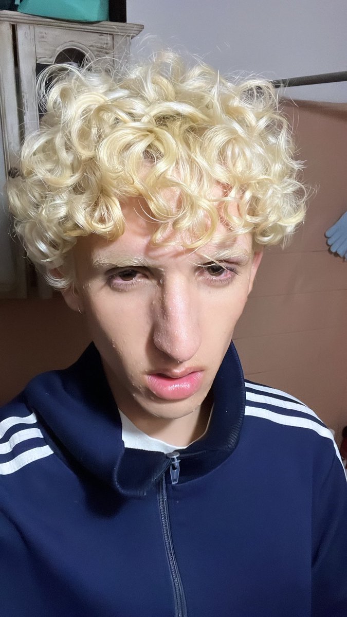 mi mejor pelo y nadie me lo dijo miren esos rulos ese largo ese color ese corte todo estaba perfecto im coming back for YOU