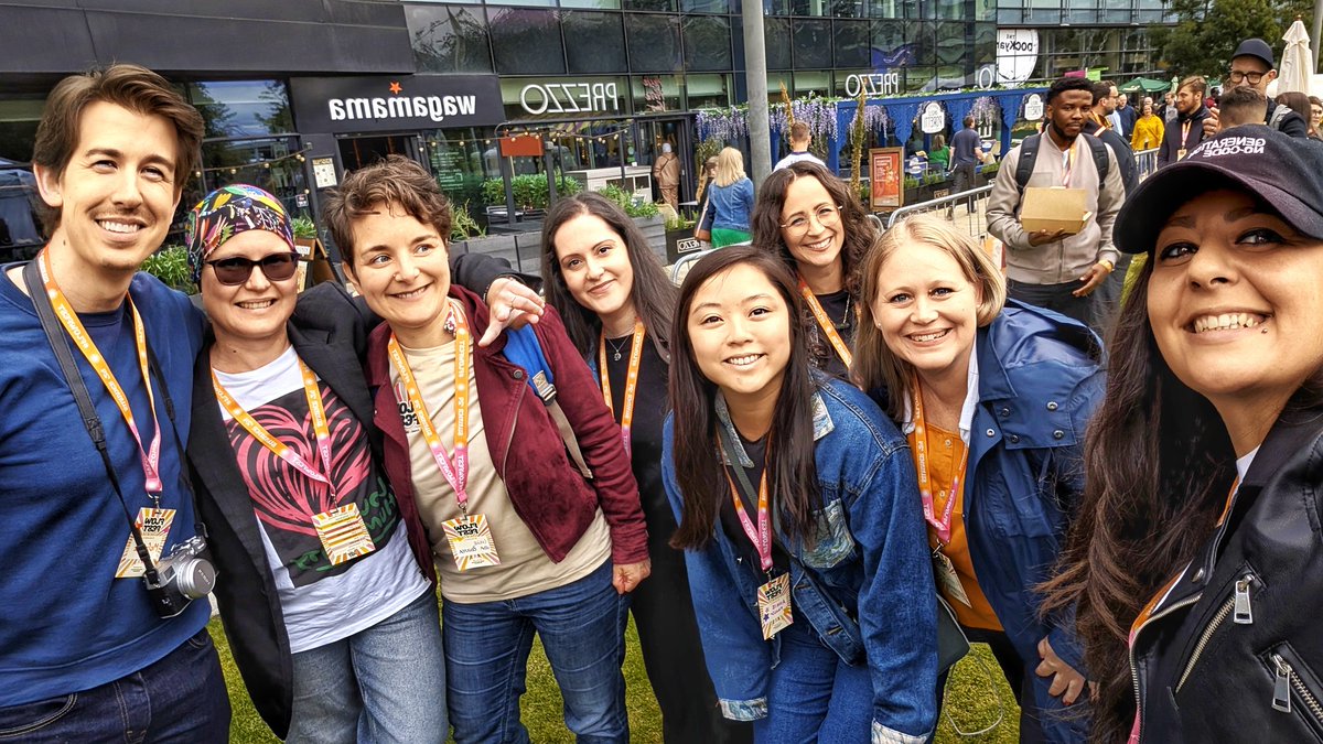 Claudia Cafeo | Community Designer (@ccafeo) on Twitter photo THE power man and THE power women: <a href="/mcguirebrannon/">McGuire Brannon</a> 🤝 <a href="/teamfloxies/">Floxies Community</a> 💙🔥
▫️
#nocode #AI #flowfest2024 THE power man and THE power women: <a href="/mcguirebrannon/">McGuire Brannon</a> 🤝 <a href="/teamfloxies/">Floxies Community</a> 💙🔥
▫️
#nocode #AI #flowfest2024