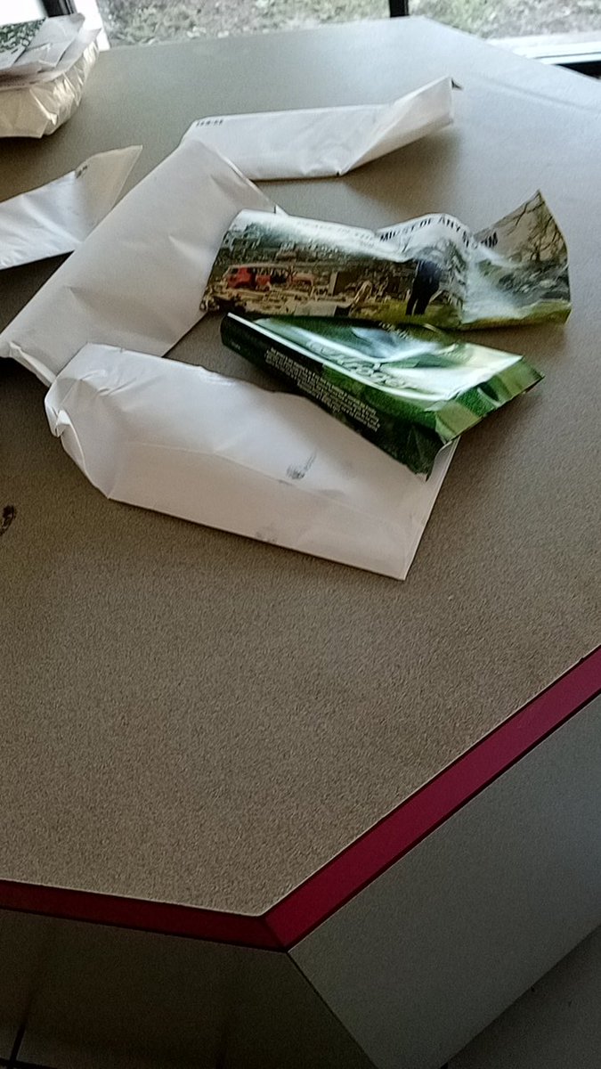 truffsnme's tweet photo. @USPSHelp thanks USPS. You get paid all that money to shove our mail into our now $50 monthly postal boxes 🙄 https://t.co/kClnxgPn12