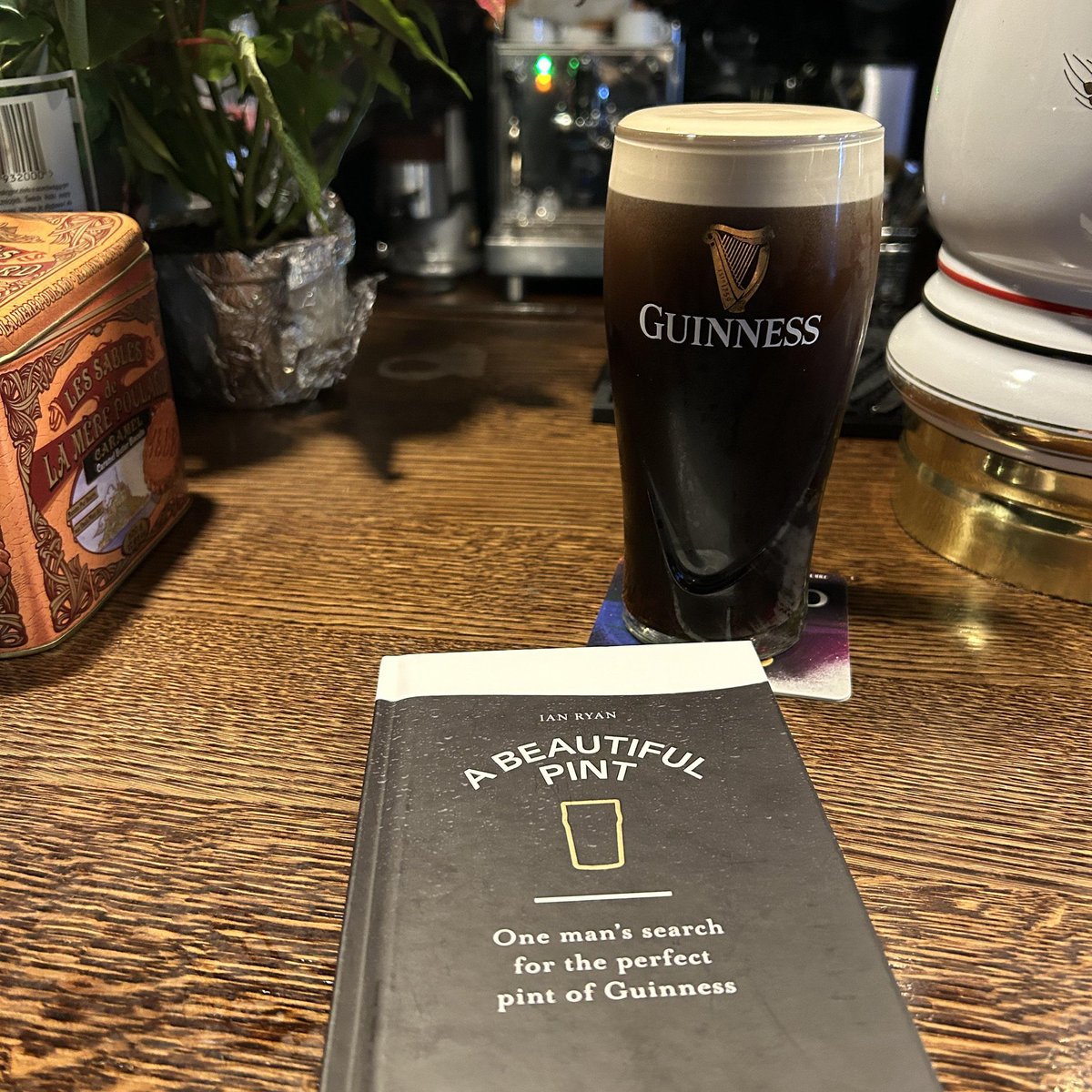Cracking book by <a href="/imgrandsure/">Ian</a> perfect read for any Guinness fans!👌☘️