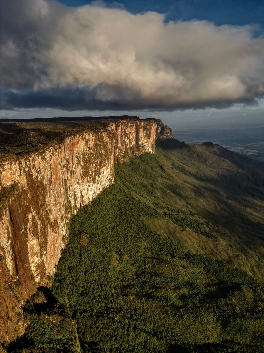 salmadrone's tweet photo. Este lugar es mágico 😍¡Monte Roraima!📍🇻🇪 https://t.co/aN6PN7ytm9