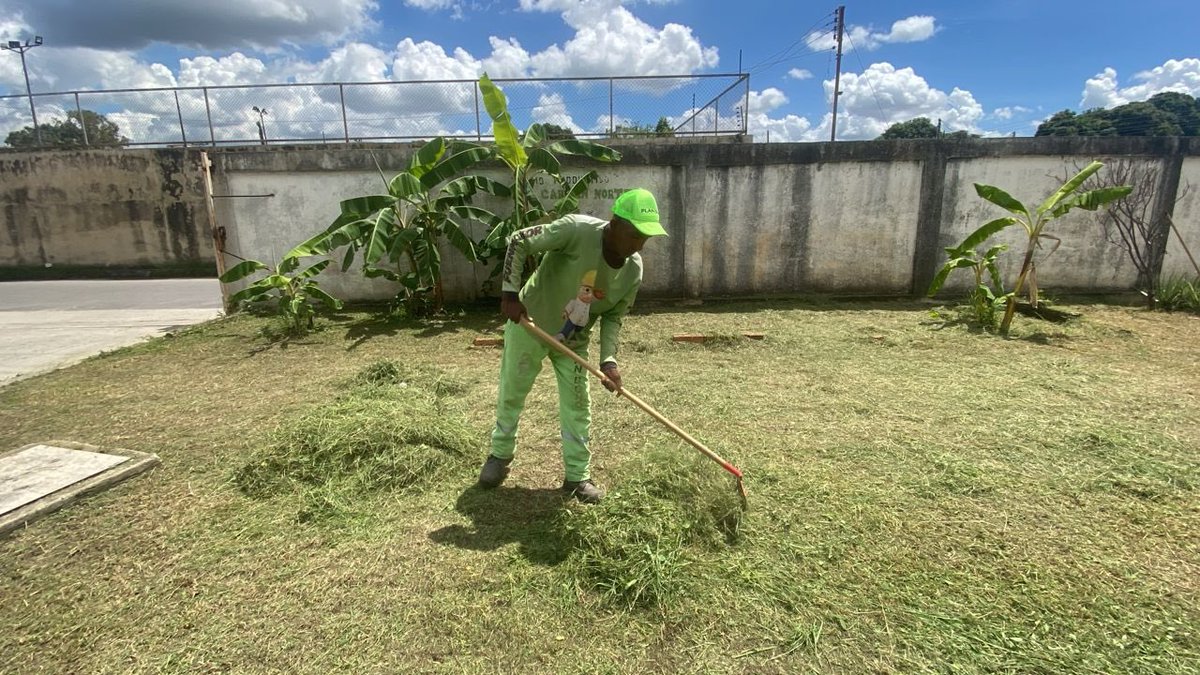 Se realizan labores de, barrido profundo, desmalezado y recolección de desechos vegetales, en el interior y alrededores del CDI Carmen Norte, en la parroquia Santa Rosa.

<a href="/NicolasMaduro/">Nicolás Maduro</a> 
<a href="/delcyrodriguezv/">Delcy Rodríguez</a> 
<a href="/JosueLorcaV/">Josué Lorca Vega</a> 
<a href="/rafaellacava10/">Rafael Lacava</a> 
<a href="/JFuenmayor_PSUV/">Julio Fuenmayor</a>