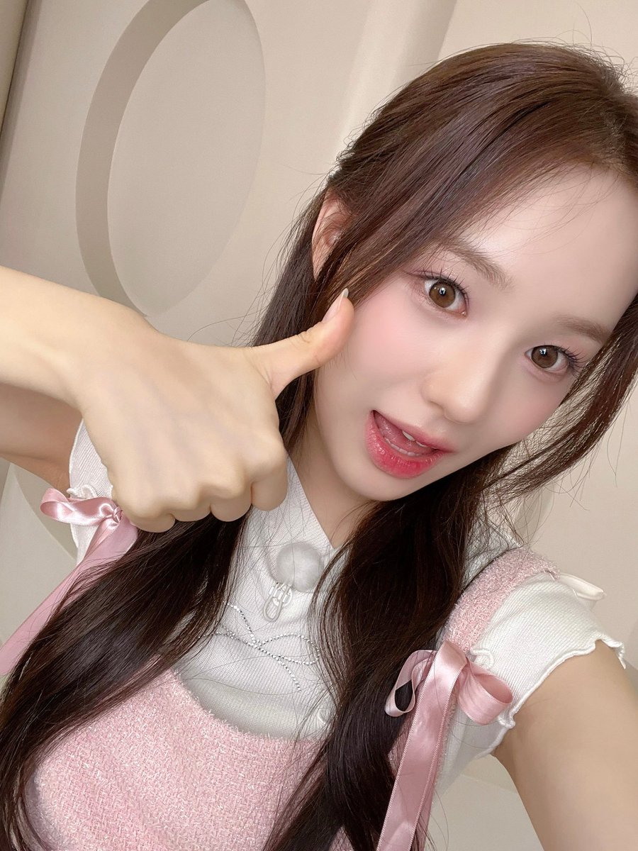 aizips's tweet photo. SR: Hello this is Sarang! Thank you for tuning into our life today. I'm so happy to have been able to meet our fans 🥹🫶 We're working really really hard to meet you guys so please anticipate us a loot~! And please participate in the fanclub name recruitment too! I want to see https://t.co/EcUFyHJUoE