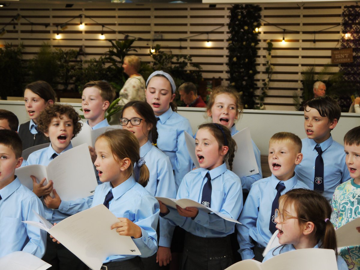 AppleySaintsCE's tweet photo. Our choir loved performing at @GoldenDaysGC this week. The children sang beautifully and were delighted to have some refreshments afterwards! Thankyou for having us. #abasmus @ShevCommunity @WigToday @FriendsPrimary @WN6_Mums https://t.co/3VUj6wwmjr