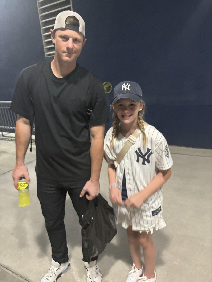 mfross8's tweet photo. @bradencoles thanks for helping create a great memory. With the ball you gave my daughter she was able to later have DJ LeMahieu sign it. One of her favorite @Yankees @YankeesPR https://t.co/0rSwG0G5bM