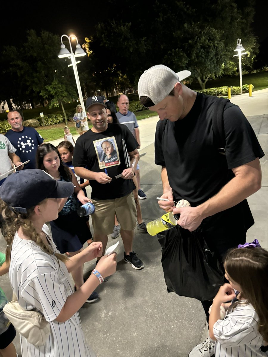 mfross8's tweet photo. @bradencoles thanks for helping create a great memory. With the ball you gave my daughter she was able to later have DJ LeMahieu sign it. One of her favorite @Yankees @YankeesPR https://t.co/0rSwG0G5bM