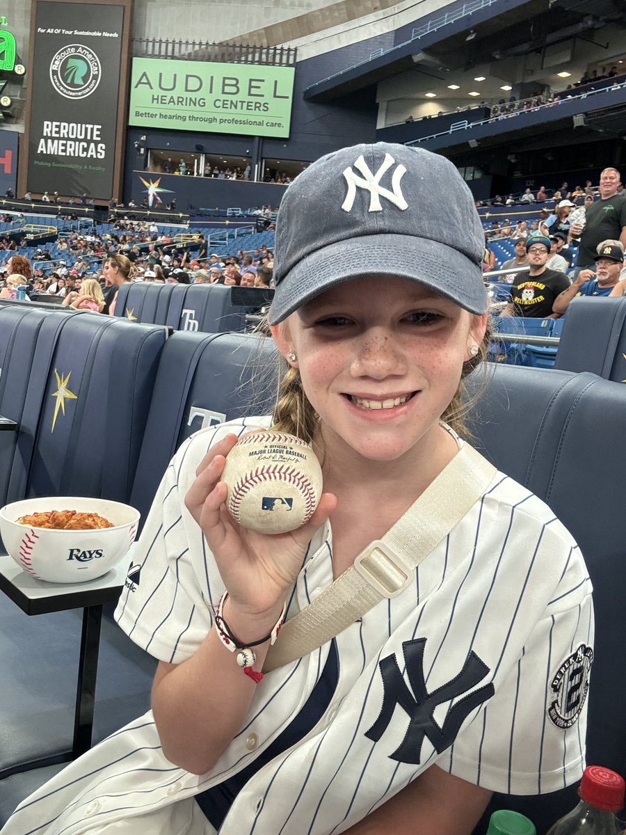 mfross8's tweet photo. @bradencoles thanks for helping create a great memory. With the ball you gave my daughter she was able to later have DJ LeMahieu sign it. One of her favorite @Yankees @YankeesPR https://t.co/0rSwG0G5bM