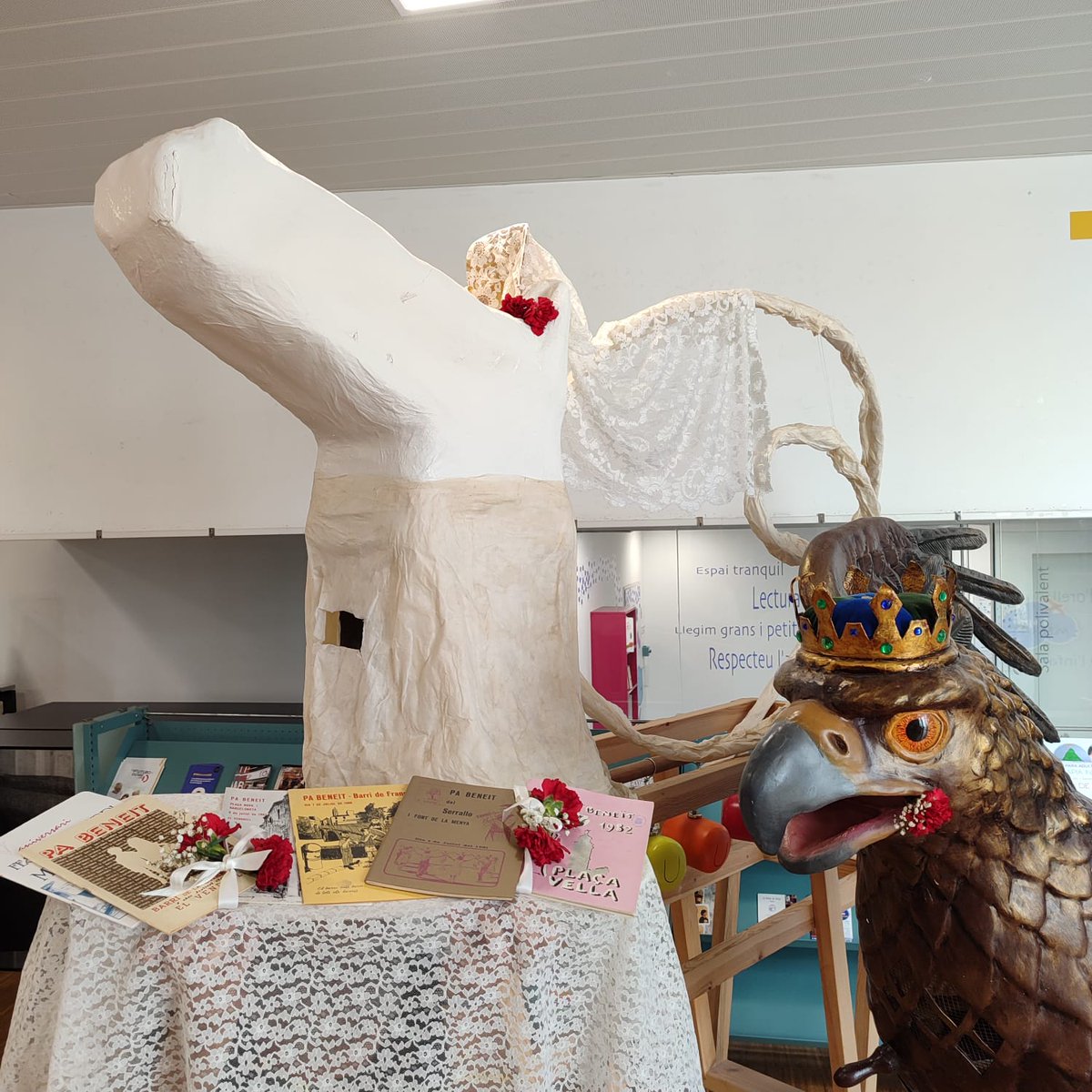 BiblioVendrell's tweet photo. El "Llop sense nom" i l'Aligueta del Vendrell ja estan preparats. Però no podran sortir al carrer. Si els voleu venir a veure, són al vestíbul de la Biblioteca.
#pabeneït #elvendrell #festesdelbarri #tradicions #programes #col_lecciólocal https://t.co/GLst4PFTJ3