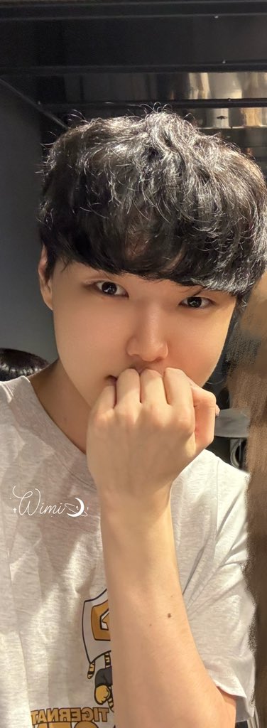 wimiloveyou's tweet photo. 완전 고등학생...😇
#쵸비 #Chovy https://t.co/rxBAZHAuKC