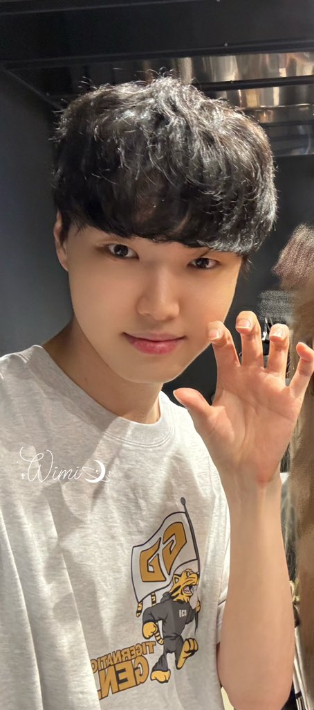 wimiloveyou's tweet photo. 완전 고등학생...😇
#쵸비 #Chovy https://t.co/rxBAZHAuKC