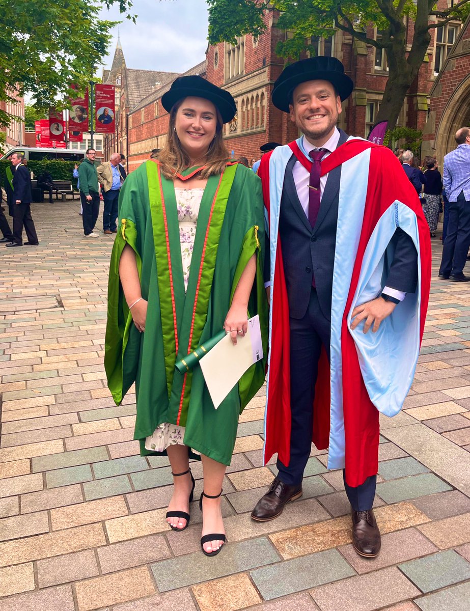 anton_calabrese's tweet image. Fantastic day celebrating @alicecolyer_ from the group completing her PhD (and wearing funny hats)!
