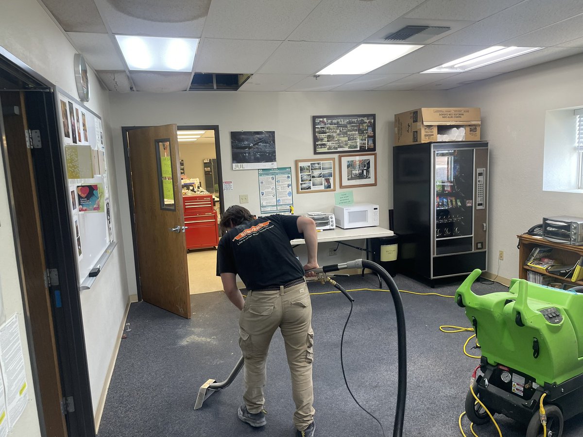 Faster to any size Disaster! 💧 

Water extraction services performed for multiple rooms at a commercial building. 

First thing is to do is locate the cause of loss. Determine steps to fix the water loss. 

Then perform services ⭐️