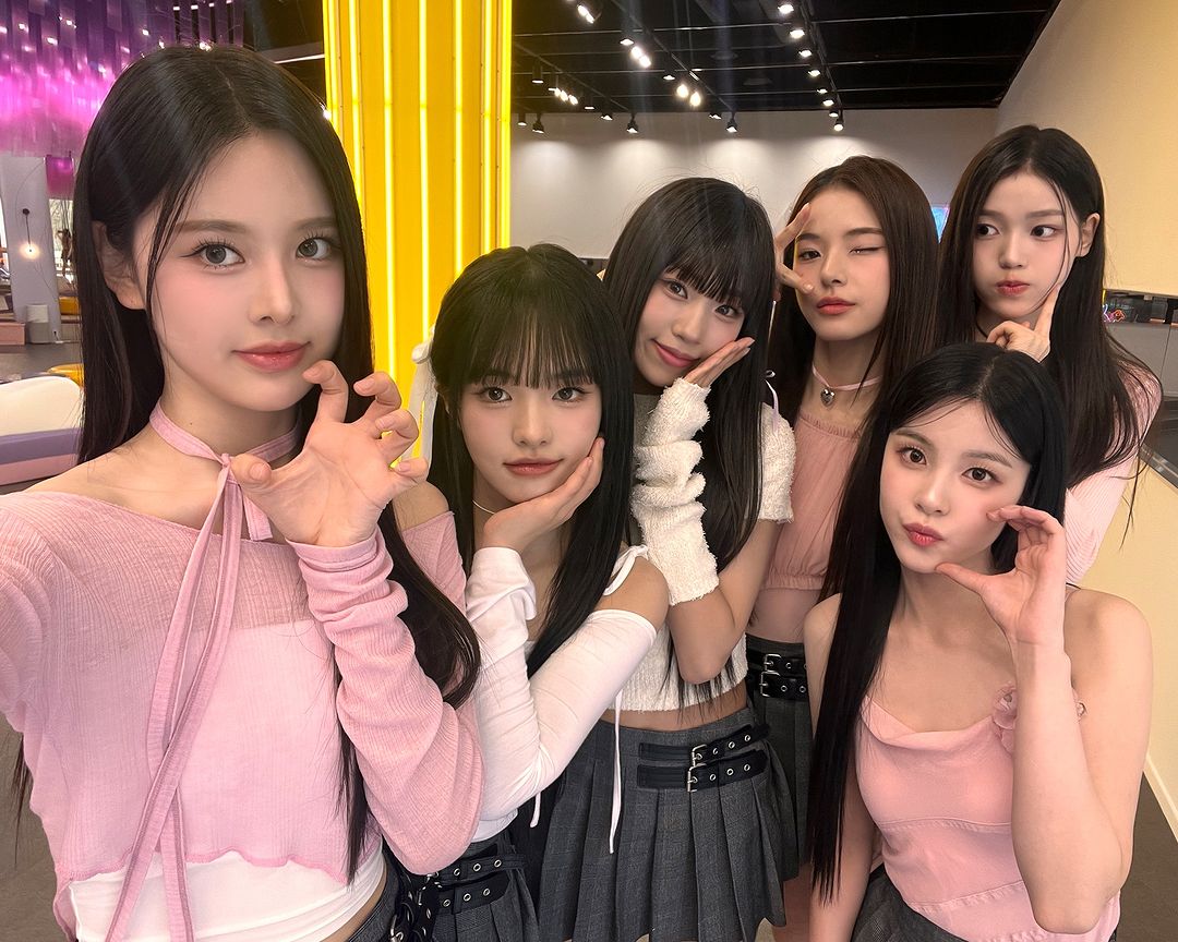 Me and my girls are all smiles and fun in this pic!🌷 ݁ ˖ ◜We just rocked our performance and had the best time together. From playful poses to sparkling eyes, you can feel the joy and bond we share. These moments are pure 𝘮𝘢𝘨𝘪𝘤 𝘢𝘯𝘥 𝘧𝘳𝘪𝘦𝘯𝘥𝘴𝘩𝘪𝘱! 🩷