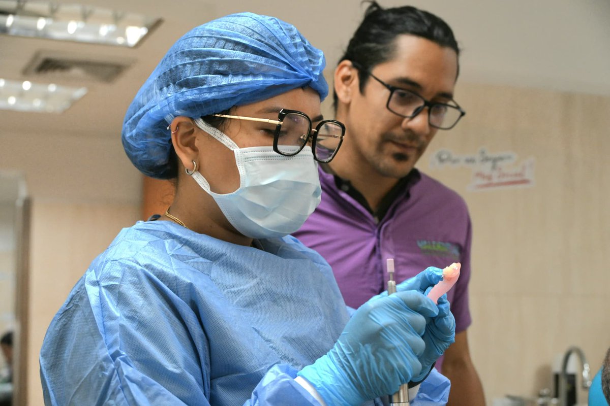 amarcanopsuv's tweet photo. Misión Sonrisa  en BOLÍVAR: 
Llevamos 2400 pacientes, 
más de 4750 prótesis colocadas y seguimos regalándoles alegrías a nuestro pueblo para que siga sonriendo . Gracias @NicolasMaduro por tanto apoyo . https://t.co/is8RL6qQUg